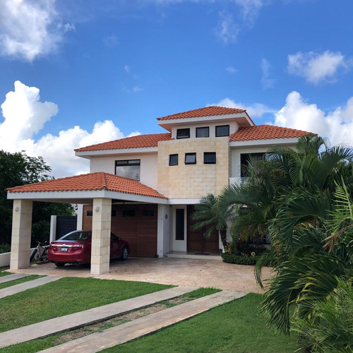 Casa En Renta En El  Fraccionamiento Residencial, Que Cuenta Con Las Mejores Amenidades De Cancún