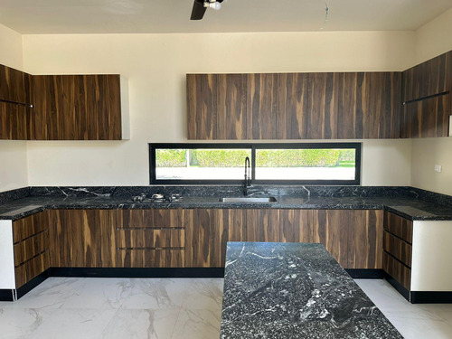 Casa En Venta Merida, Temozon Norte En Privada, Modelo Betha, A 9 Meses.