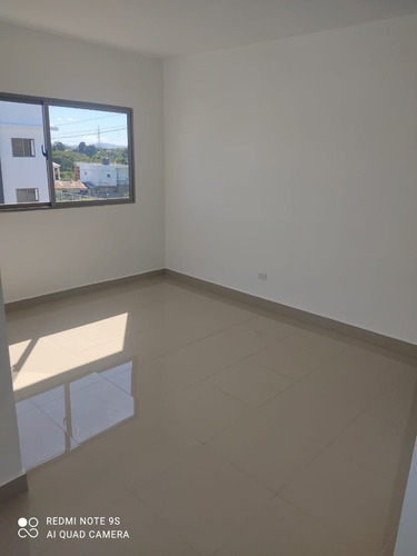 Referencia Em#0019 Amplio Apartamento En Los Llanos De Gurab