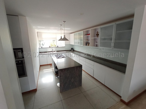 Bonito, Iluminado Y Amplio Apartamento Con Balcon En Excelente Zona Con Hermosa Vista. En Venta -colinas De Bello Monte - Mls #23-28218 - Carmen Febles