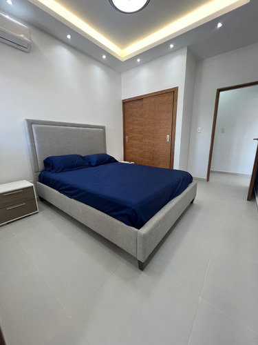 Apartamento Amueblado En La Zona Universitaria, Frente A Bellas Artes
