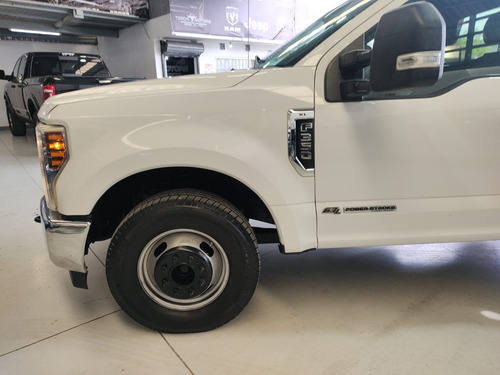 2019 F-350 Cab Sencilla Diesel 4x2 Plataforma