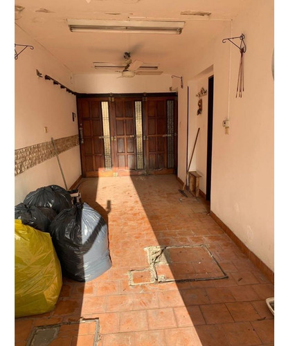 Casa 3 Amb A Refaccionar En Lote De 10 X 25. En Zona Residencial.
