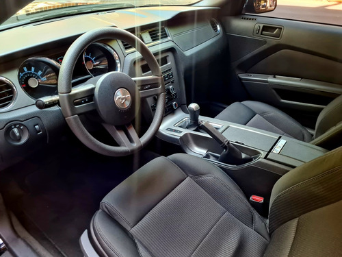 Ford Mustang V6 Coupe Año 2010