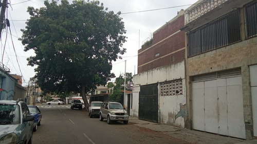 Casa Con Locales, La Atlantida