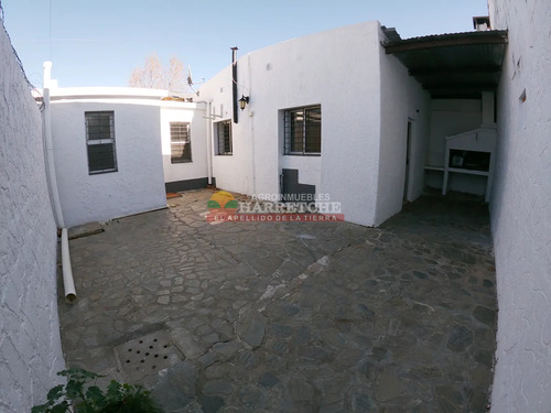Casa En Canelones, 2 Dormitorios, Fondo, Parrillero.