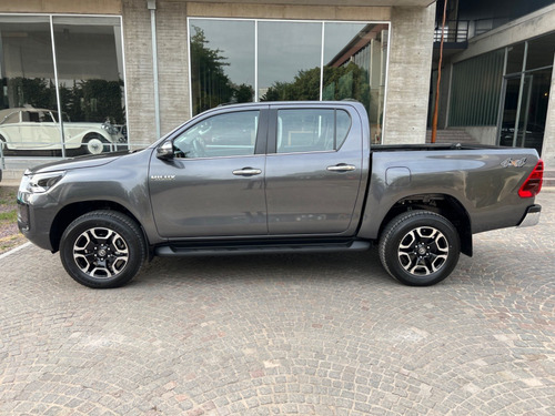 Imagen 8 de 15 de Toyota Hilux L/20 2.8 Dc 4x4 Tdi Srx 2022