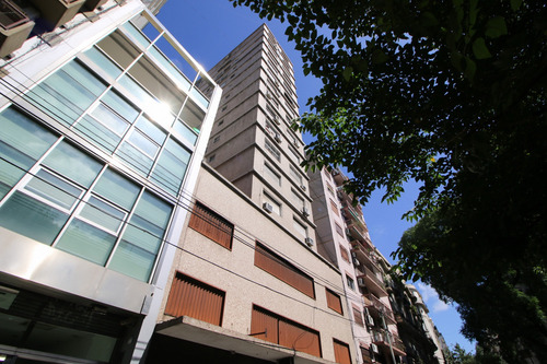 Recoleta. Departamento 4 Ambientes .