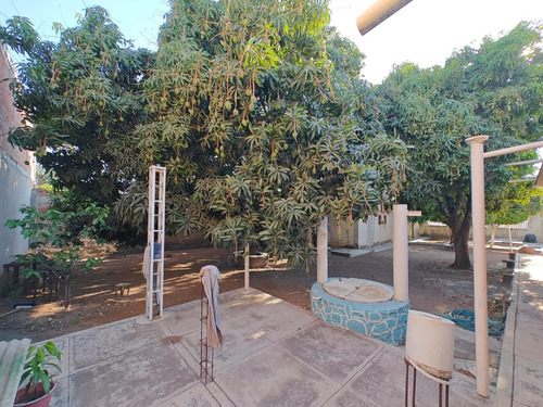 Casa En Venta En Col. Juan Morales Con Amplio Jardín Ideal Para Inversión
