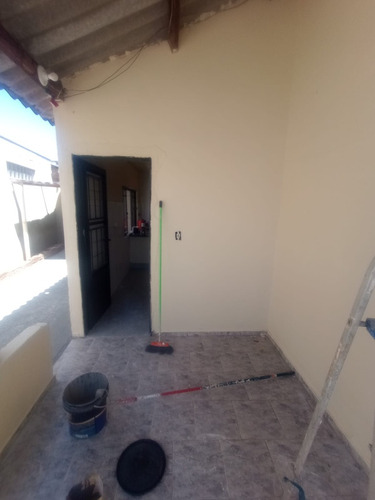 Casa Com Sala, Coz, Wc, 1 Quarto, Garagem E Quintal