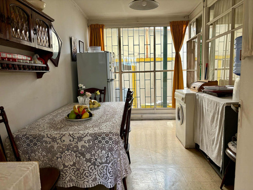 Excelente Ubicación, 6 Dormitorios, 4 Baños, Sólida, 5 Norte