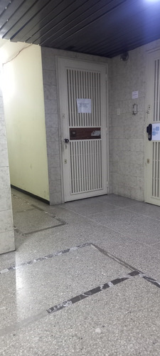 Imagen 3 de 14 de Oficina En Venta En La Torre Maracaibo (efi)