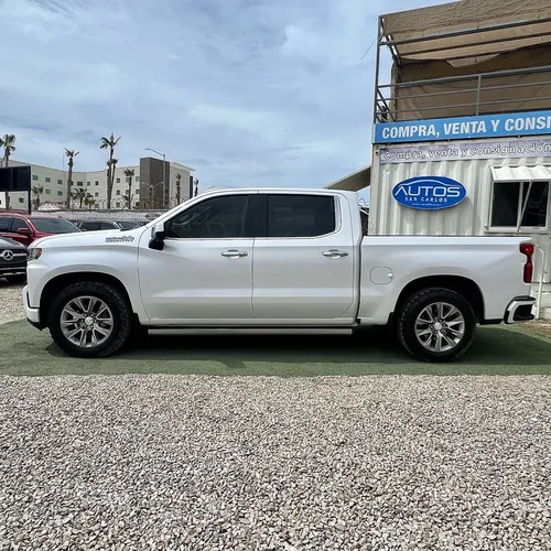 Chevrolet Cheyenne 4P Crew Cab 4x4 High Country TA