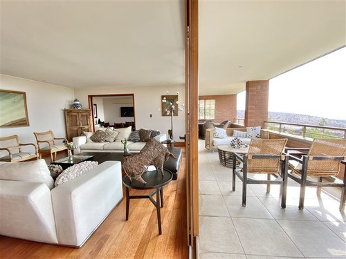 Departamento En Venta De 6 Dorm. En Las Condes