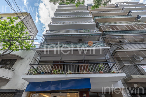 Departamento De 4 Ambientes Con Balcón En Balvanera - Venta.