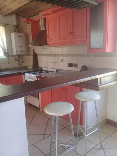 Casa En Salta. Pileta, Jardín, Cochera, Vista A Las Montañas. A 15' Del Centro