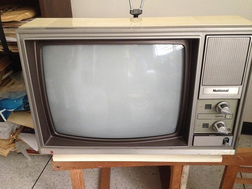 Imagen 1 de 6 de Televisor Panasonic 20 Vintage No Prende Repuestos O Reparar