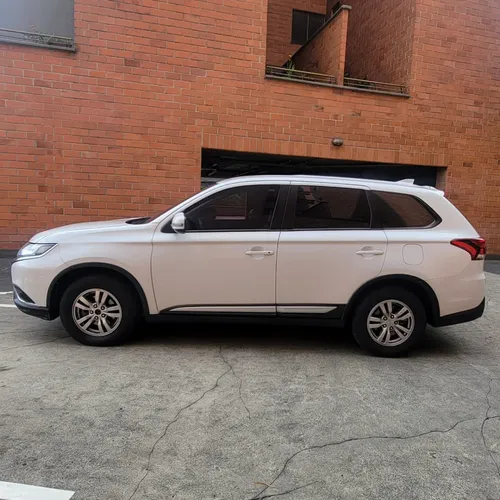 ¡casi Nuevo! Mitsubishi Outlander Kaiteki 2.4 Cvt Lx
