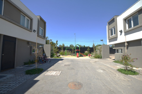 Sin Comision Casa 71 M² Útiles. Nueva Condominio 3 Dor/2baño