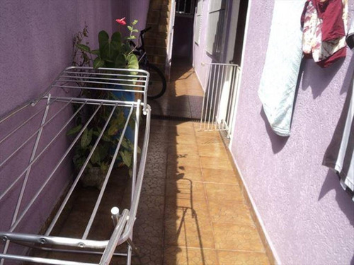 Imagem 5 de 30 de Bem Perto Da Praia Num Terreno De 5 X 25 Com Duas Vagas De Garagem - Hm663