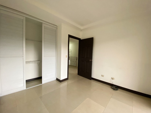 Imagen 17 de 20 de Casa De Dos Pisos - Lomas De Ayarco
