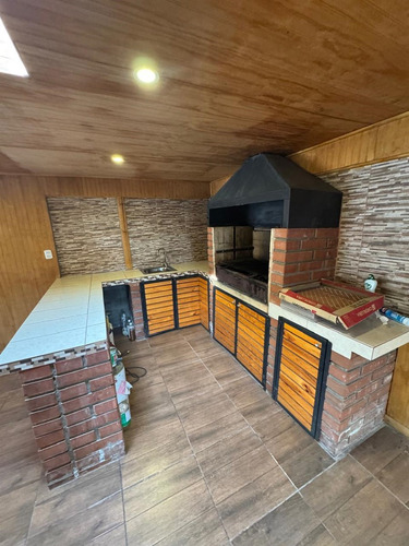 Hermosa Modelo Milan En Barrio Austria Ciudad Del Sol