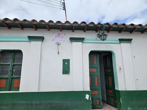 Excelente Oportunidad De Inversion. Casa Esquinera.