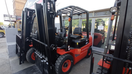 Imagen 2 de 12 de Autoelevador Jmv Cpcd 2500kg Con Desplazador Lateral Nuevo