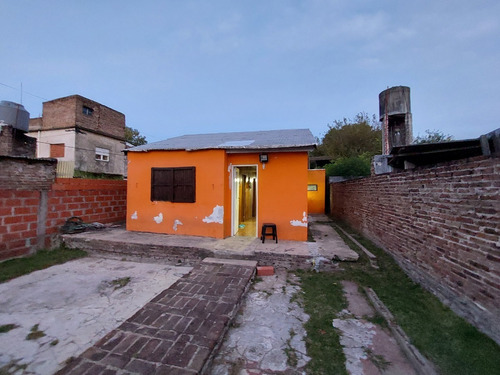 Casa 4 Ambientes Con Terreno Villa Sarmiento Moron Acayuasa 326