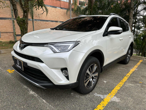 Toyota RAV4 2.0 Street