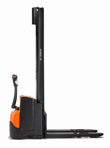 Imagen 4 de 9 de Apilador Eléctrico Toyota Bt Staxio 1.4t - Hombre Caminando