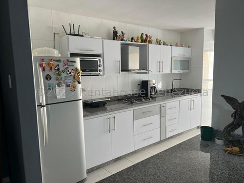 Yoselin Cabesas Vende Apartamento En Cabudare 25-5670 Yc