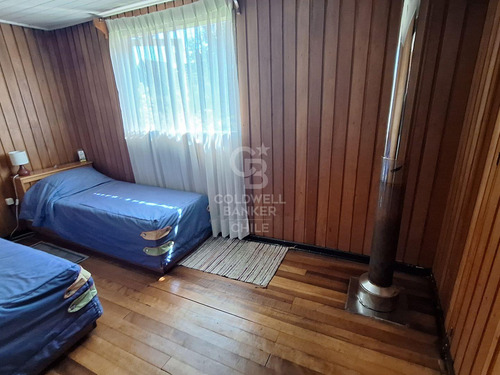 Casa Con Amplio Sitio A Pasos Del Centro.