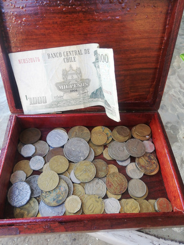 Caja De Madera Con Moneda Antiguas De Chile