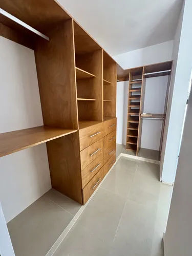 Residencia En Venta De 4 Recámaras En Privada Amanthea.