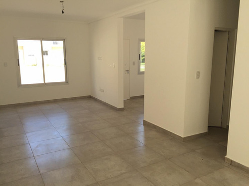 Imagen 16 de 30 de En Venta. Amplia Dupl 125m2 + Patio La Giustina Ii