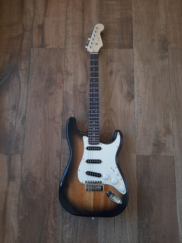 Stratocaster Thq 2 Tone Sundburst Clavijas Fender Maple