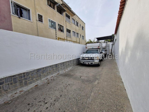 Venta Casa Comercial En La Carlota #25-18386 Ijp