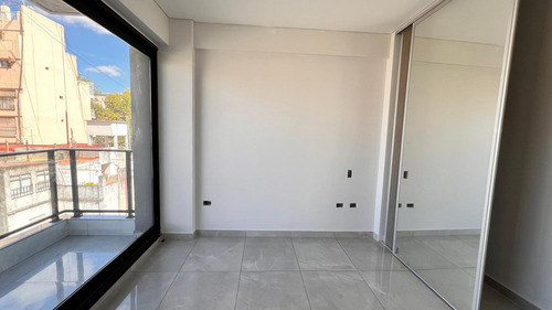 Departamento En Venta, 3 Ambientes En Flores