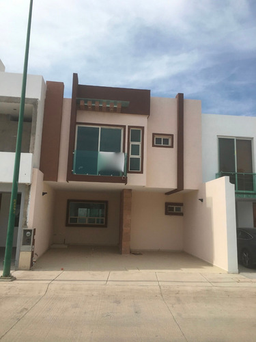 Imagen 1 de 14 de Casa En Venta Nueva Irapuato Vigilancia Las 24 Hrs 24 Hrs
