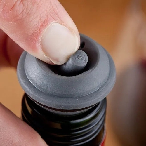 Imagen 6 de 8 de Bomba De Vacío Para Vinos 3 Tapones Y Un Servidor Vacu Vin