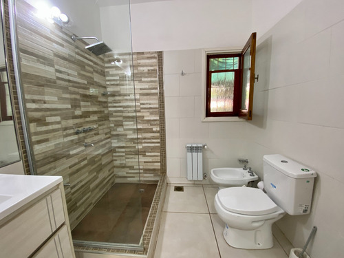 Casa En Las Sierras De Carlos Paz · Con Pileta Y Cochera · Patio · Luminoso · Vista A Carlos Paz · Venta
