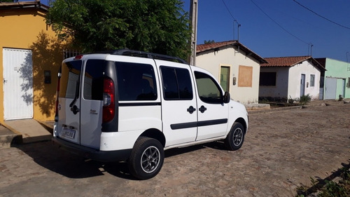 Imagem 2 de 11 de Fiat Doblo 2014 1.4 Attractive Flex 5p