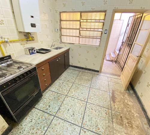 Venta De Casa Con Garaje, Local Y Galpón