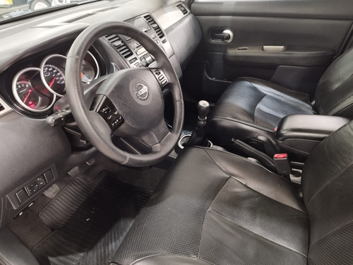 Nissan Tiida 1.8 Sl Flex 5p