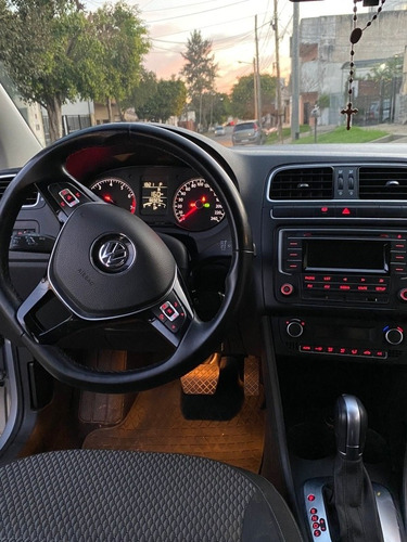 Imagen 8 de 10 de Volkswagen Polo 2016 1.6 Comfortline Tiptronic