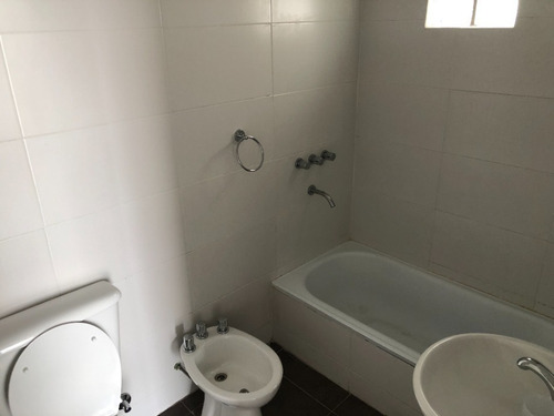 Imagen 5 de 6 de Departamento En Venta En Moron Centro