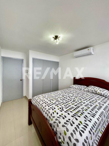 Venta Exclusivo Apartamento En Los Corales, Caraballeda, La Guaira, Vargas