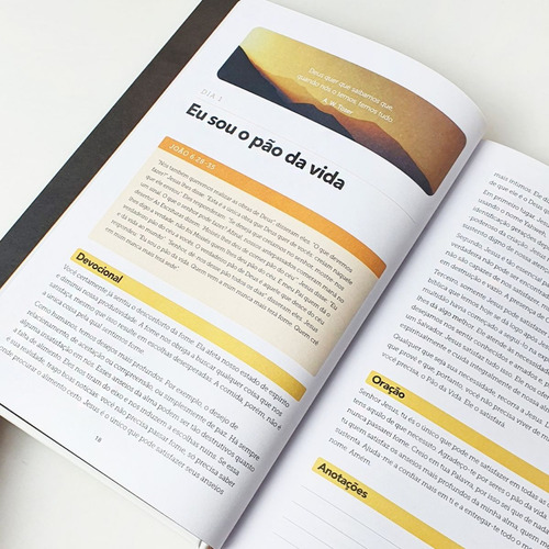 Livro Glorify Devocionais Para Uma Vida Mais Conectada Com Deus-leituras Diárias Que Proporcionam Conexões Constantes Com Deus E Ajudam A Combater A Ansiedade, Viver Com Propósito, Dormir Melhor
