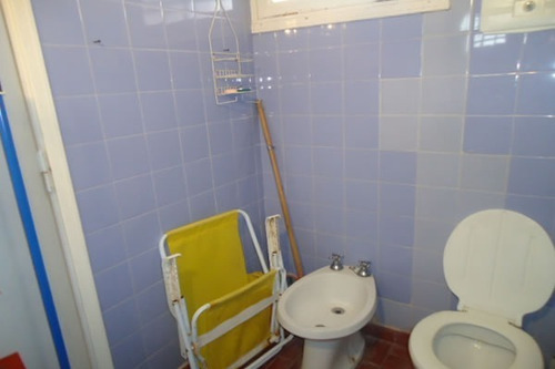 Imagen 6 de 9 de Ambiente Único Ubicado En El 2º Piso Por Escalera Portones De Acceso Al Edificio Parrillas En Común